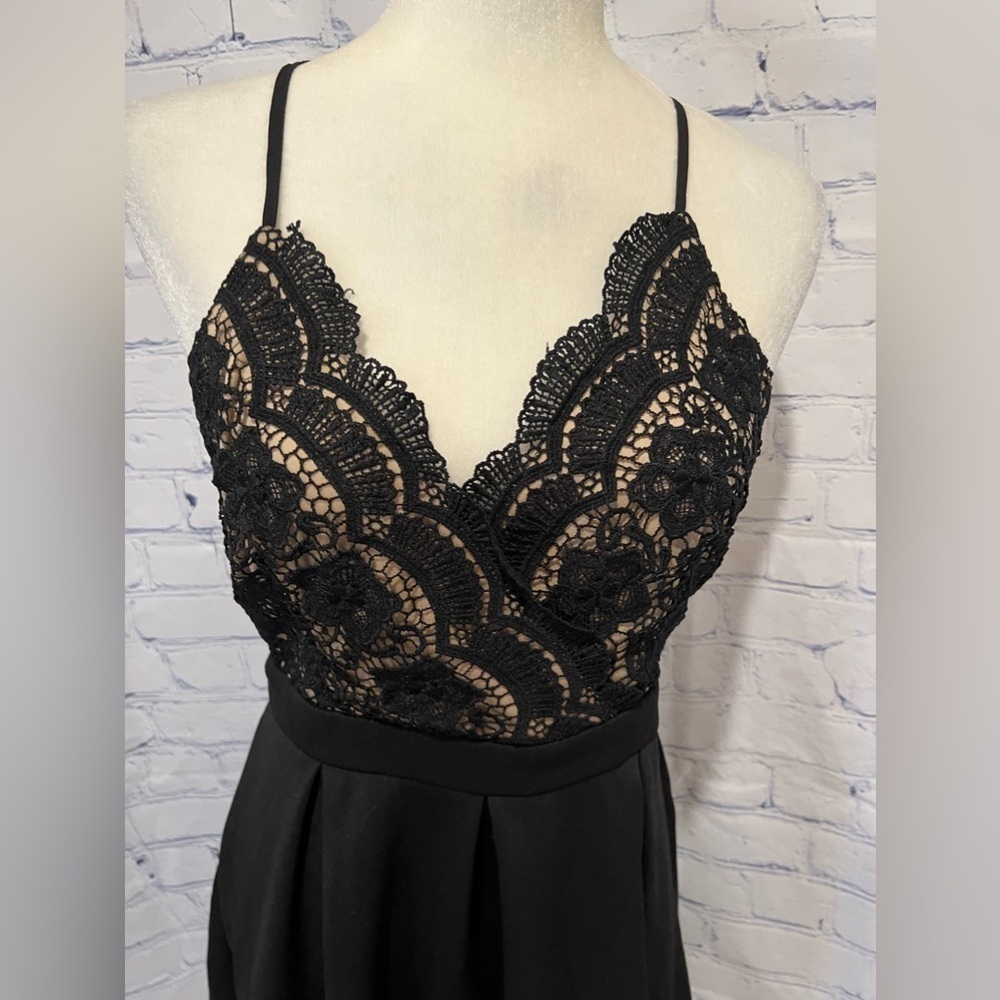 Francesca’s Black Lace Strappy Back Fit & Flare Skater Dress size small - Picture 4 of 7
